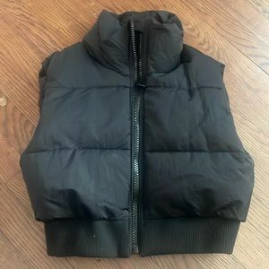 Black warm puffer vest (size x small-small)